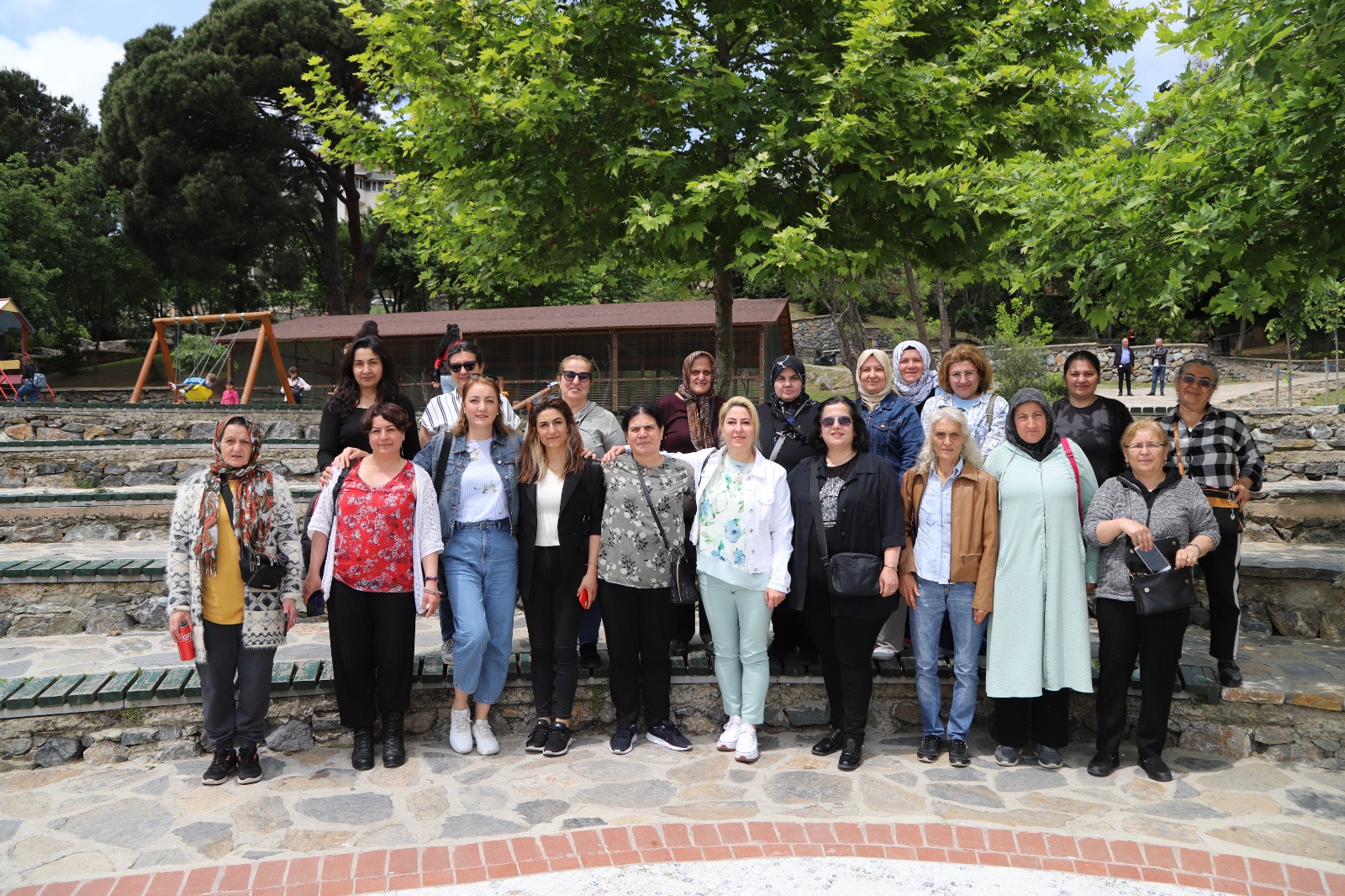 Belediyenin Faaliyetleri Kartallı Kadınlara Gezi Turlarıyla Tanıtılıyor Kartal Belediyesi, ilçede yaşayan kadınlara yönelik geziler düzenlemeye başladı. Belediyeninözellikle