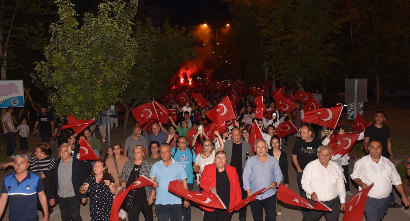 Hemşehrileriyle birlikte 19 Mayıs törenlerine katılan Ceyhan Belediye Başkanı Hülya