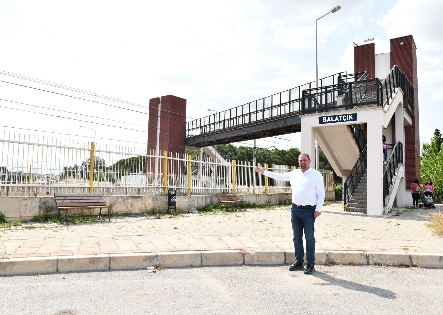 İzmir Büyükşehir Belediyesi ve TCDD ortaklığında işletilen İZBAN Banliyö Hattının