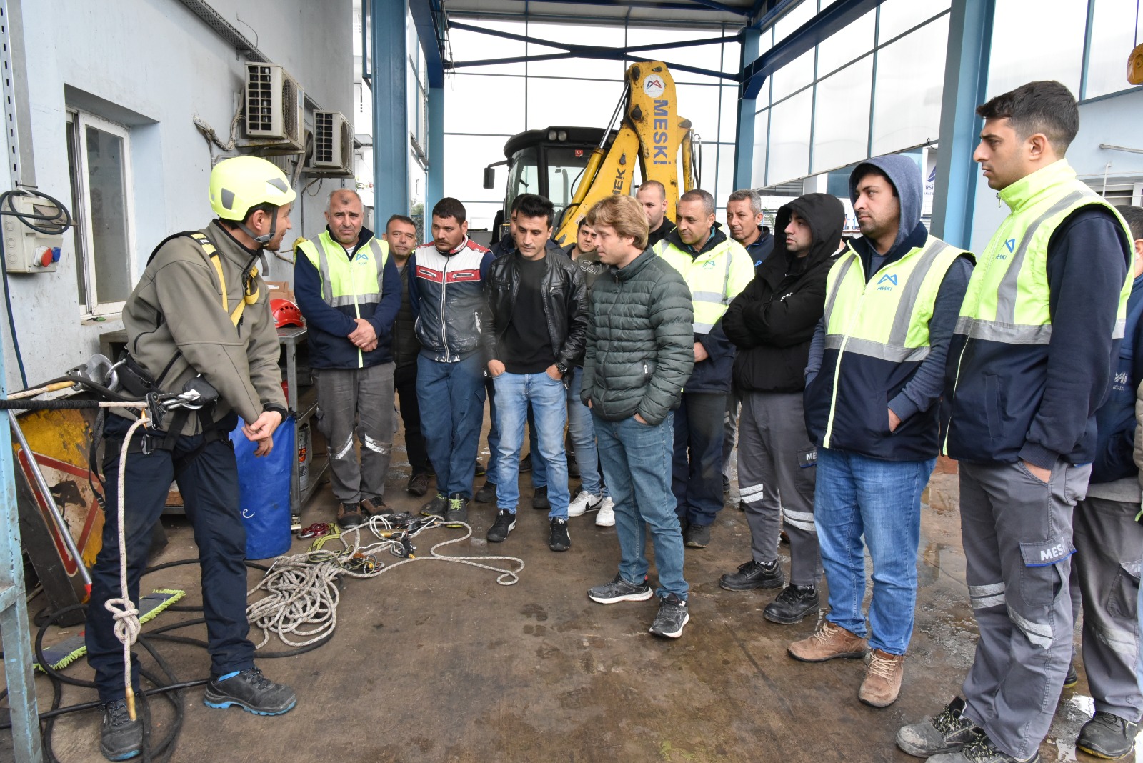 MESKİ ÇALIŞANLARI İŞ SAĞLIĞI VE GÜVENLİĞİ KONULARINDA BİLGİLENDİRİLİYOR MESKİ Genel