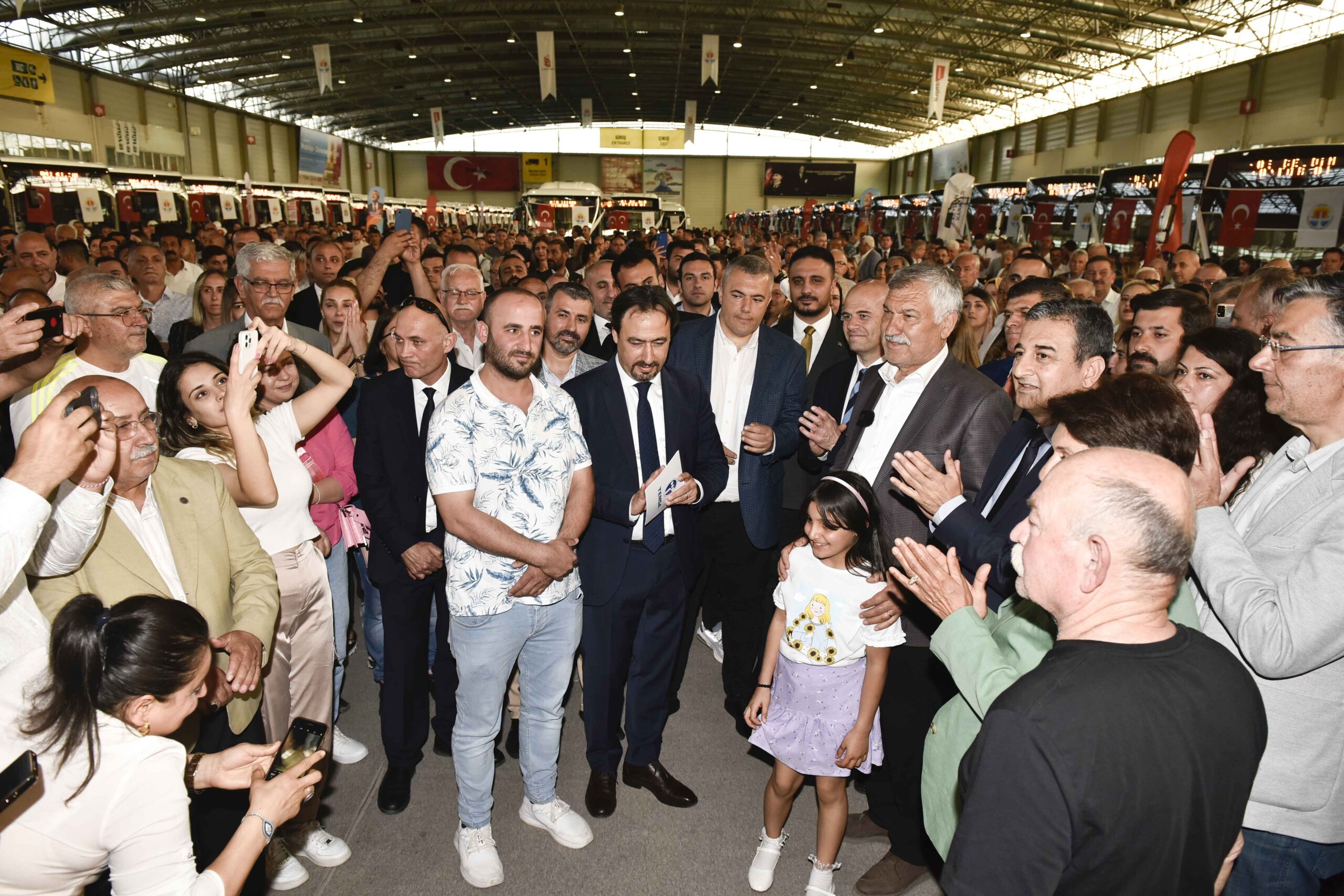 Başkan Zeydan Karalar, “81 modern otobüsü halkımızın hizmetine sunduk, yeni