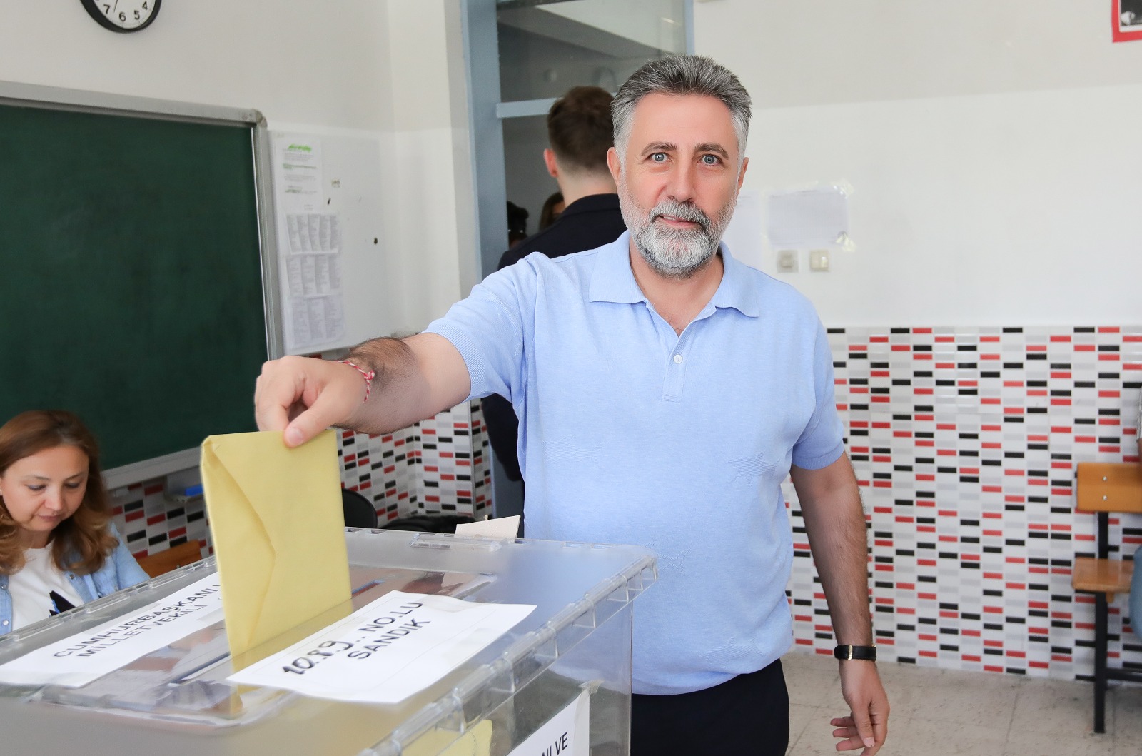 Bayraklı Belediye Başkanı Serdar Sandal, Türkiye’nin kaderini belirleyecek seçimlerde oyunu