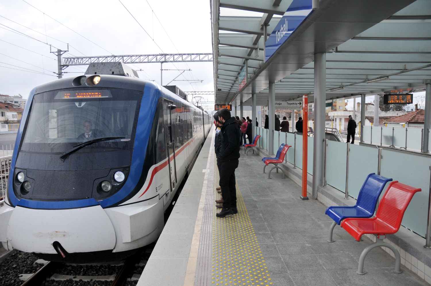 İzmir Büyükşehir Belediyesi ve TCDD ortaklığında işletilen İZBAN Banliyö Hattı’na
