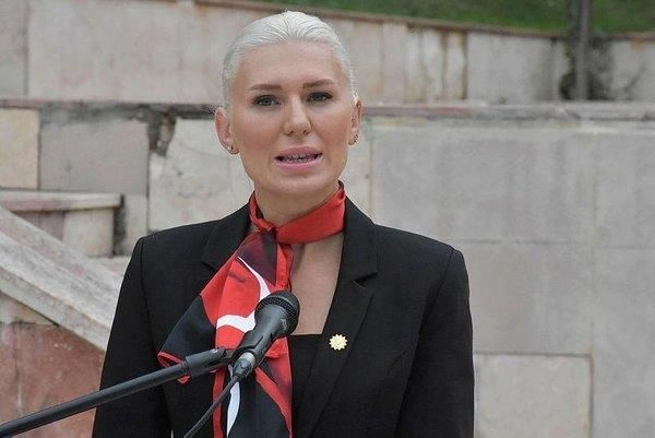 Bilecik Belediye Meclisi mayıs ayı toplantısında siyasi partilerin açtıkların stantlara