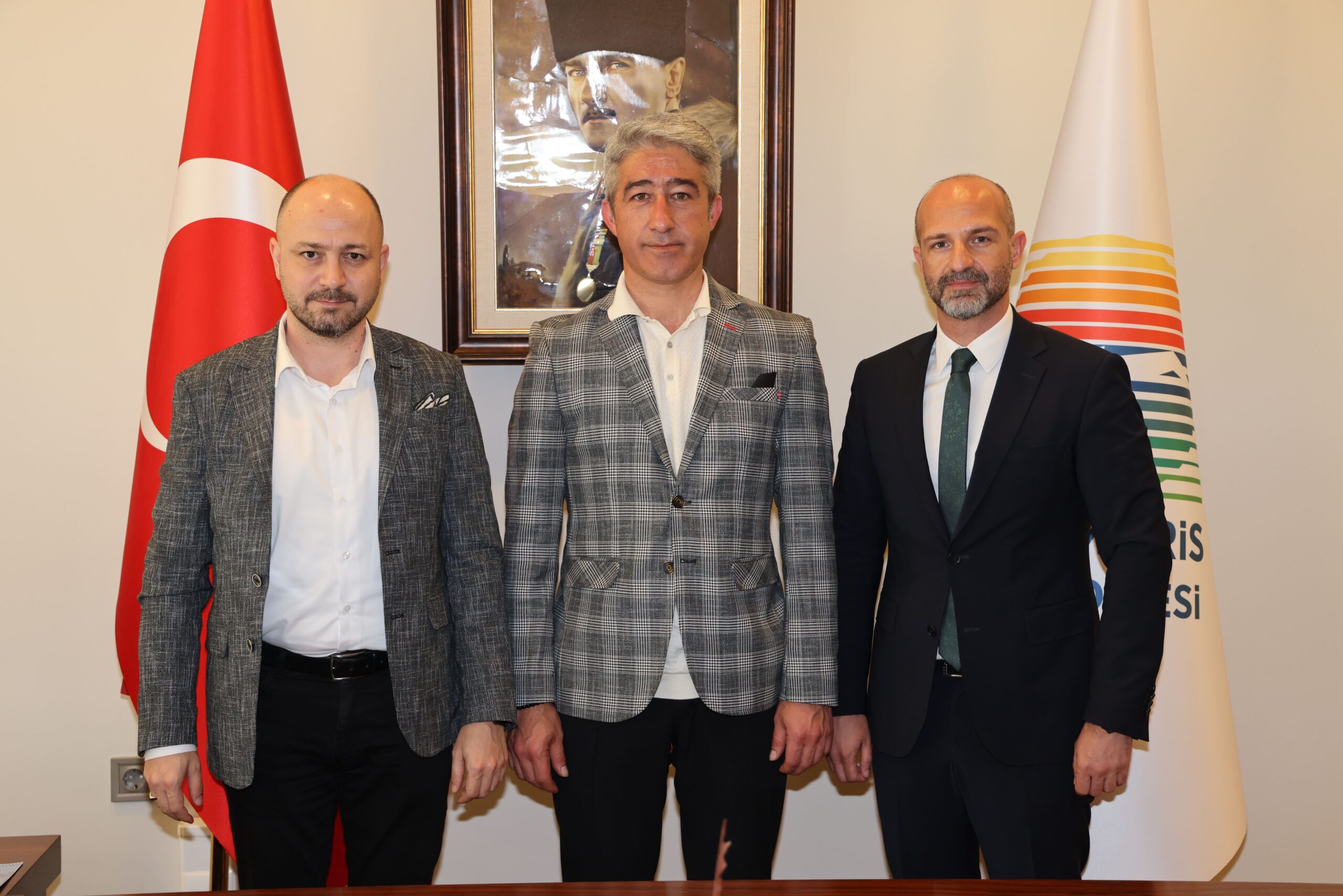 YDA’NIN YENİ CEO’SU BAŞKAN OKTAY’IN KONUĞU OLDU YDA Dalaman Havalimanı’nın yeni CEO’su Yiğit Laçin Marmaris Belediye Başkanı