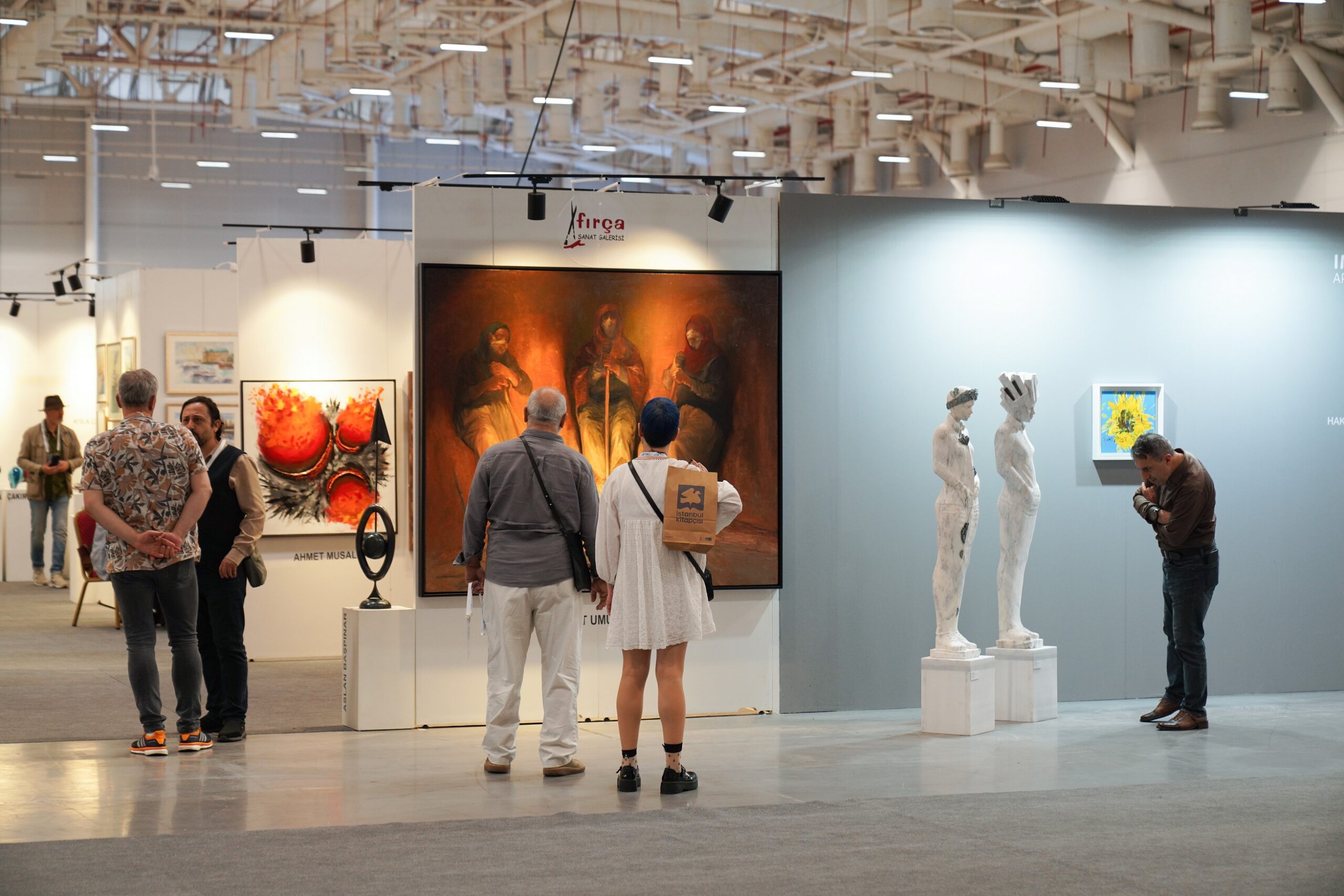 BEYLİKDÜZÜ BELEDİYESİ ÜÇÜNCÜ KEZ ARTCONTACT ÇAĞDAŞ<br>SANAT FUARI’NDA Beylikdüzü Belediyesi, ArtContact İstanbul 3.Çağdaş Sanat Fuarı’nda üçüncü kezsanatseverlerle bir