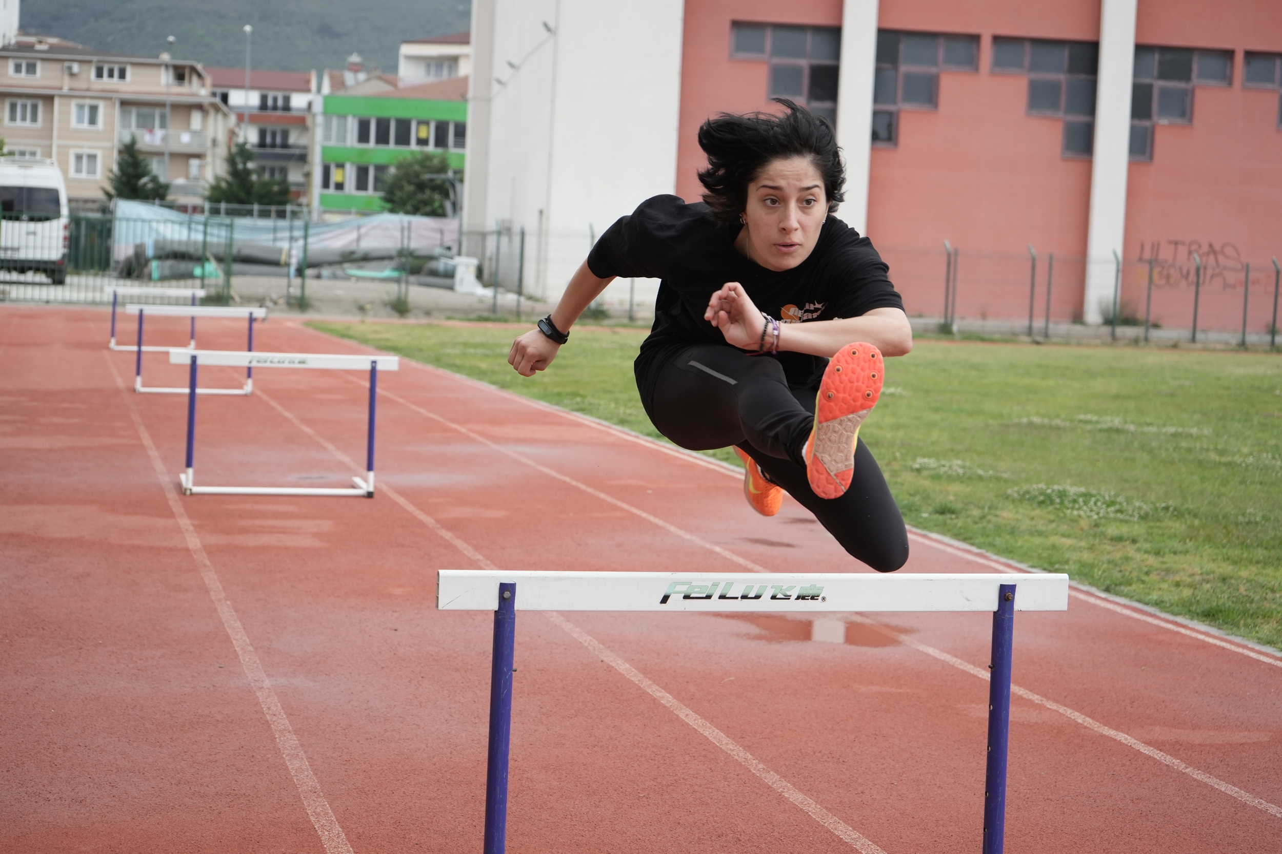 Gemlik Belediyespor, altyapıya verdiği önemle çeşitli dallardaki sporcularını ulusal ve