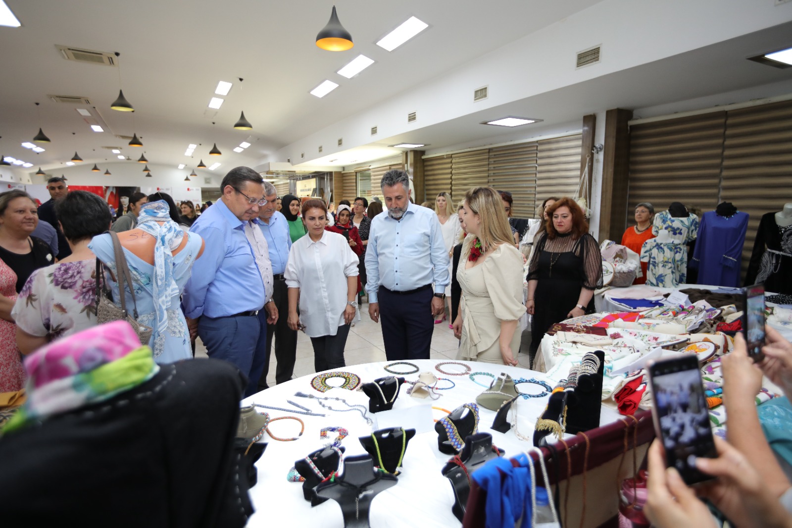 Bayraklı Belediyesi ve Halk Eğitim Merkezi iş birliğiyle açılan beceri