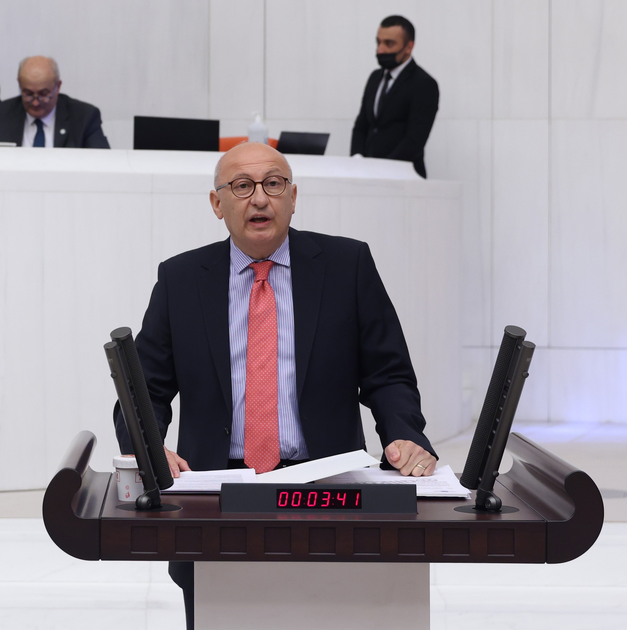 CHP’li Çakırözer:“Demokrasi, hukuk devleti güçlenmeden vize krizi bitmez!”“2016’da vizesiz seyahat