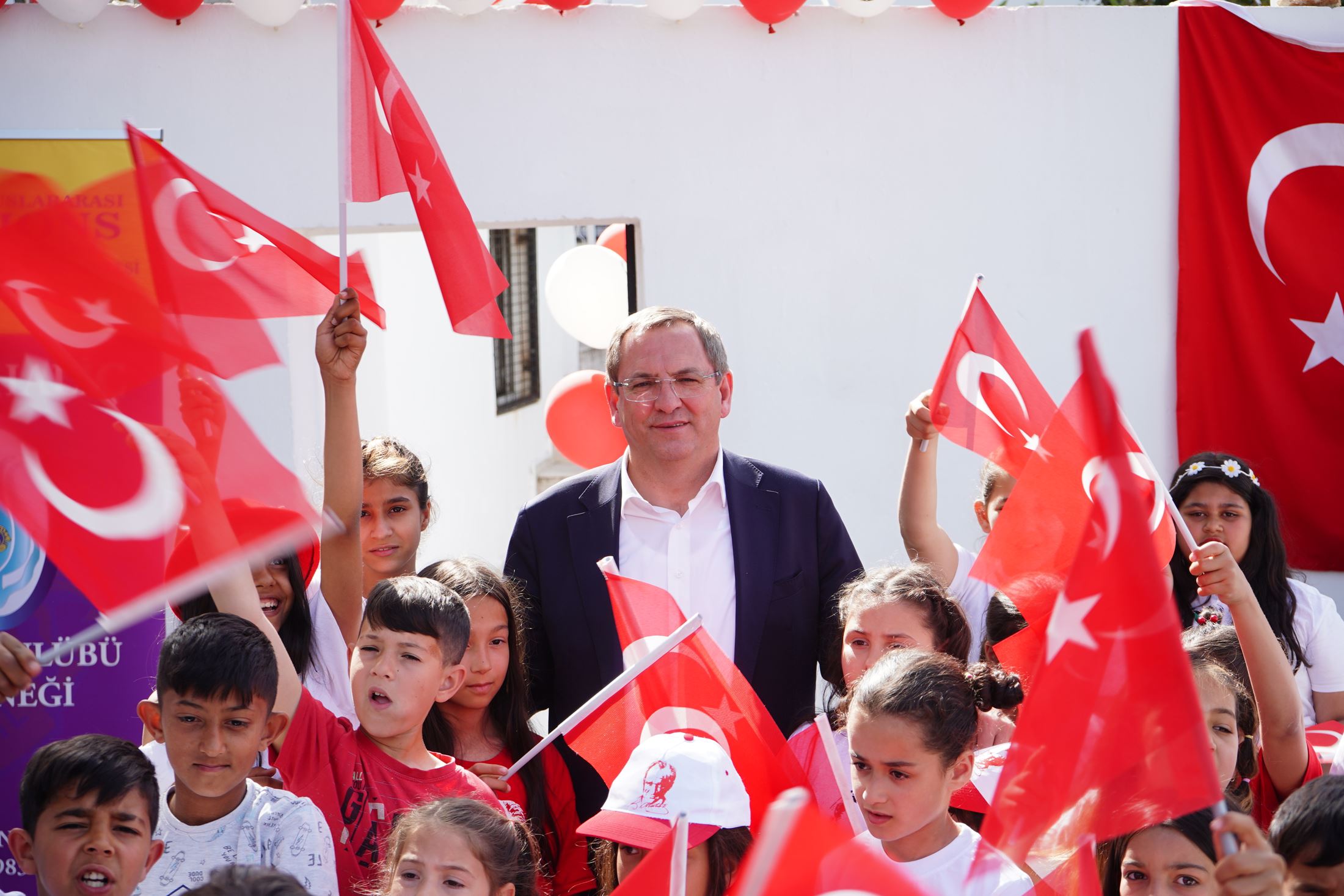 Ayvalık Belediyesi, yaz tatili süresince çocukların ve gençlerin verimli ve