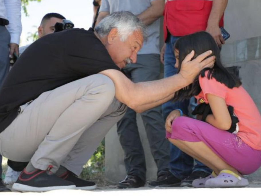 Kozan’da depremden etkilenen vatandaşları Başkan Zeydan Karalar yalnız bırakmadı Adana