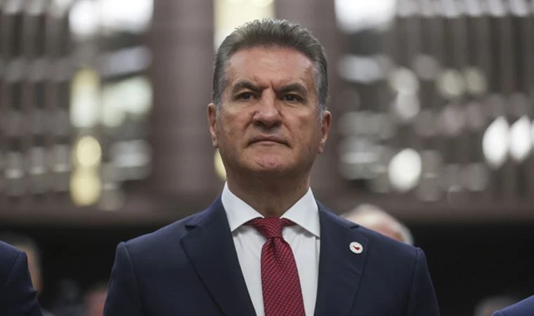 CHP Erzincan Milletvekili Mustafa Sarıgül’e, Meclis kulisinde yumruklu saldırı gerçekleşti.