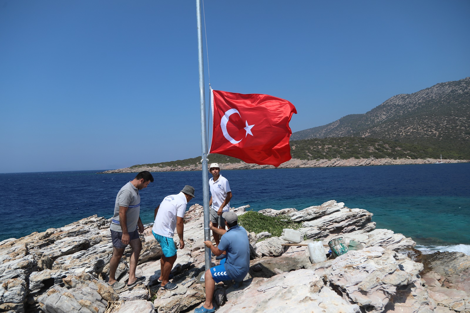 Bodrum Belediyesi ekipleri, yaklaşan 30 Ağustos Zafer Bayramı ve Cumhuriyetin ilanının