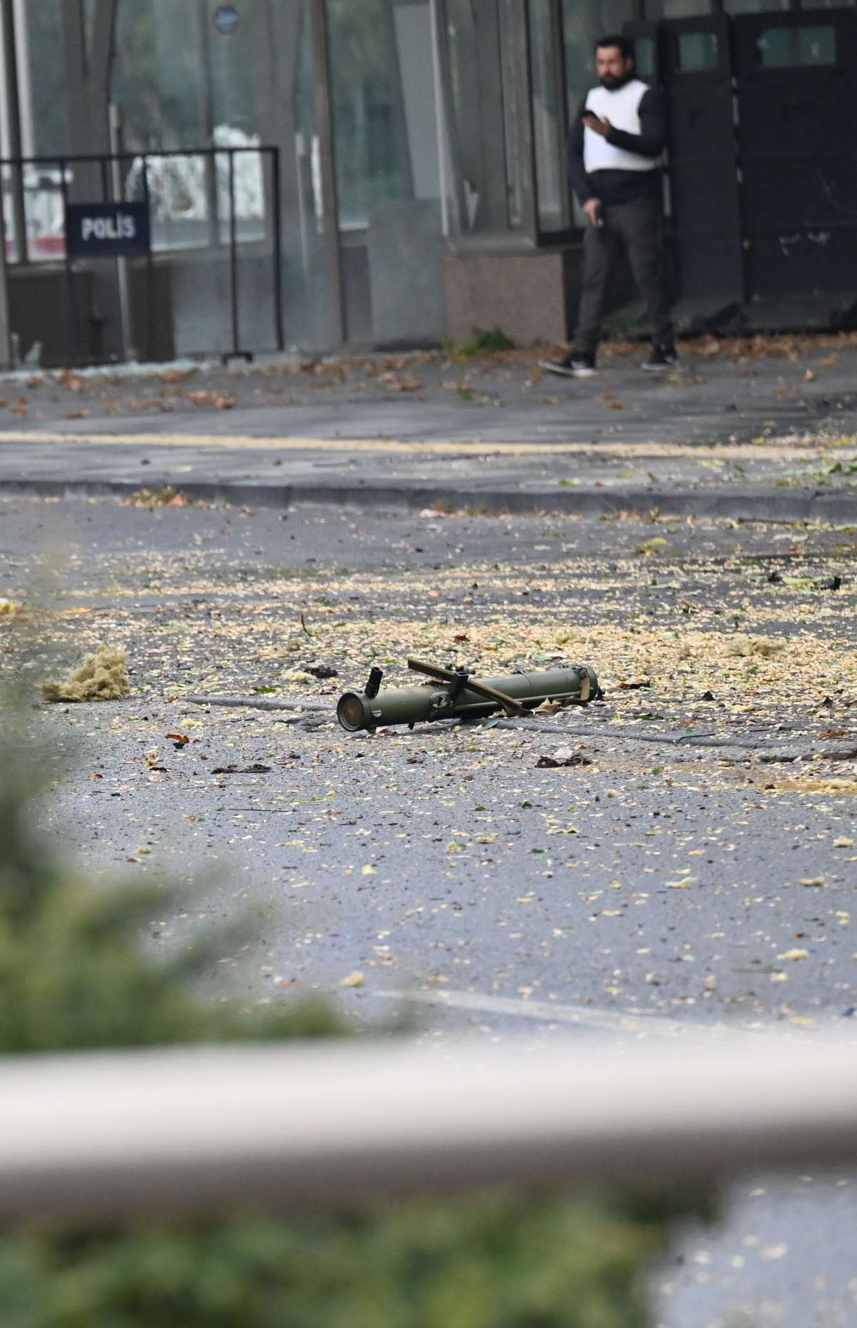 İçişleri Bakanlığı’na bombalı saldırı girişimi! Teröristlerden biri kendini patlattı. Ankara’da