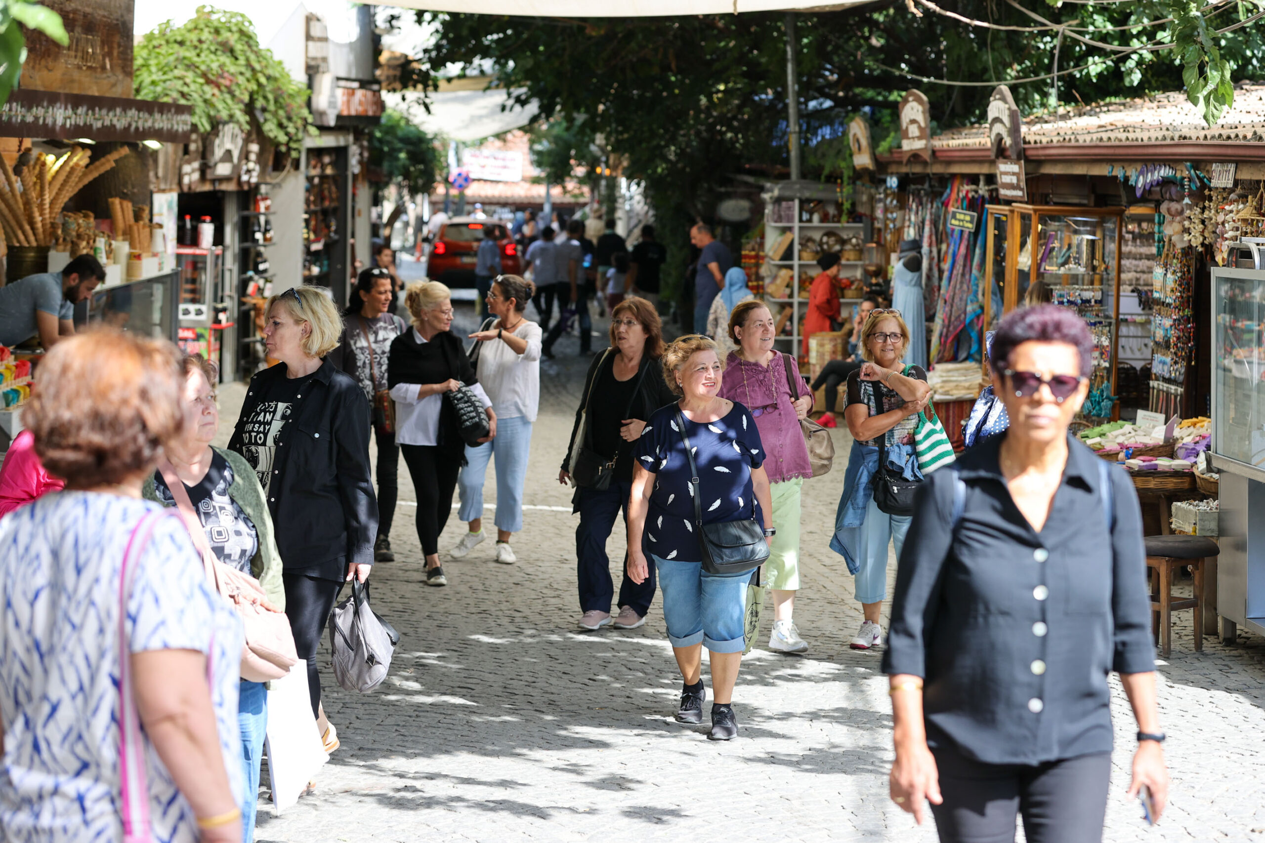 Bucalılar kent turunda BUCA Belediyesi, ilçede ikamet eden 50 yaş