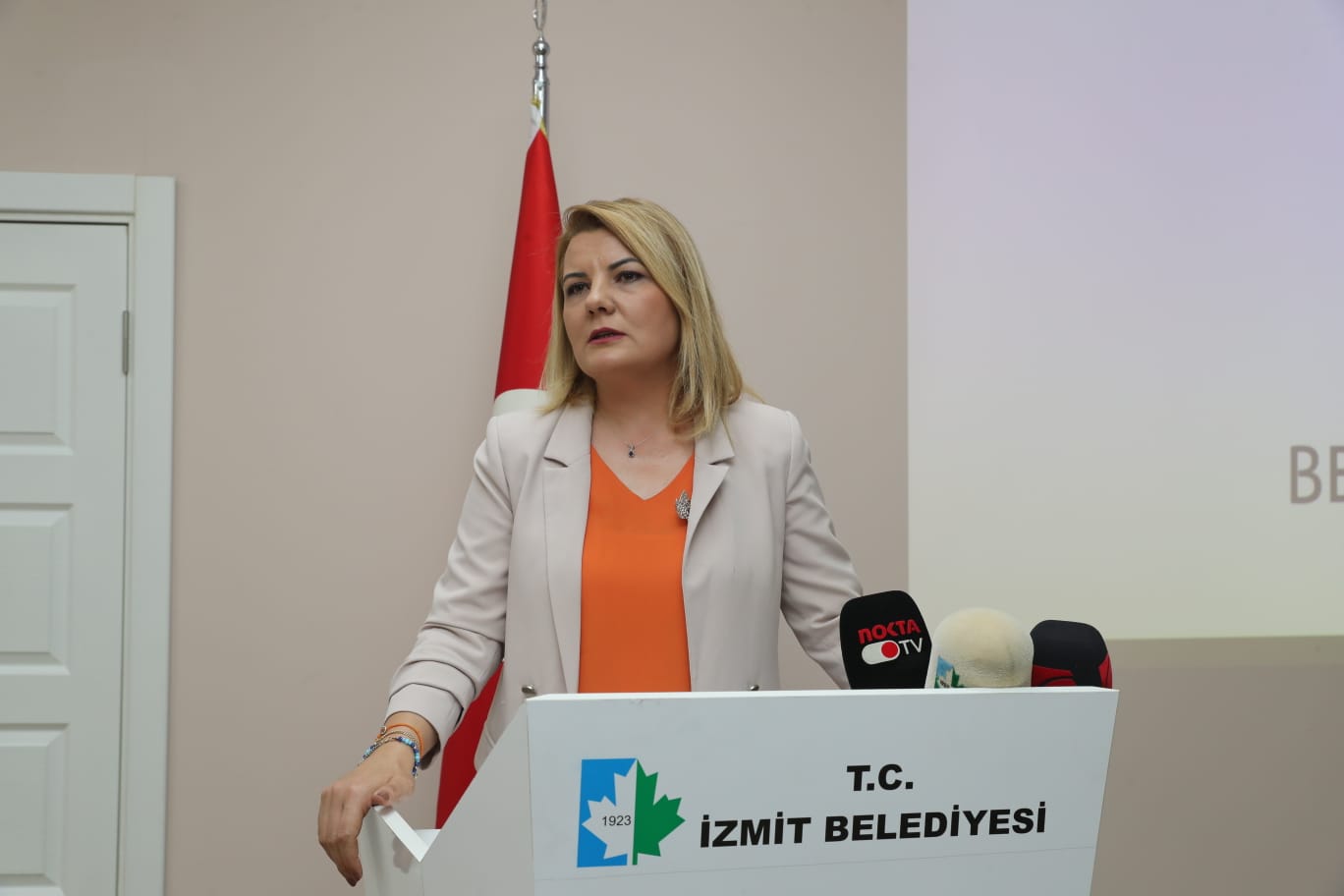 Hürriyet: Taşkın haciz sadece İzmit Belediyesine uygulandı İzmit Belediye Başkanı Fatma Kaplan Hürriyet, 435 gayrimenkulü mal beyanı