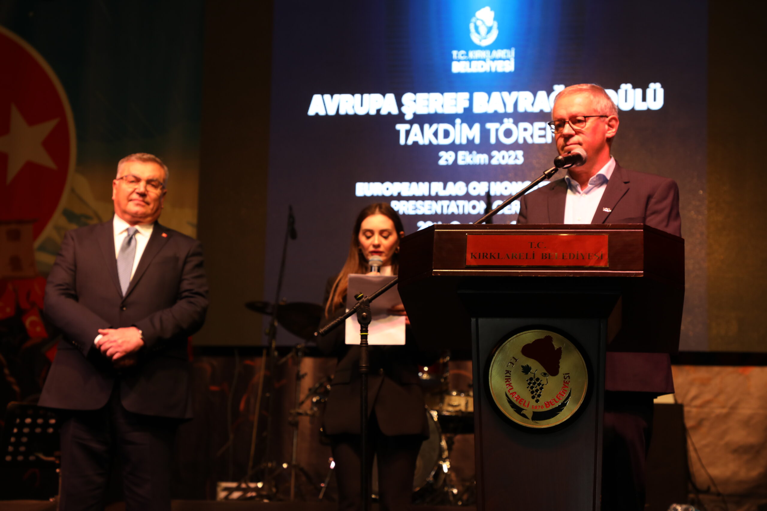 “Esaret Zinciri Paramparça”, 7 Kasım’da yine Kırklareli’nde Prodüksiyonunu Kırklareli Belediyesi’nin üstlendiği, Utku Erişik’in yazıp yönettiği “Esaret ZinciriParamparça”