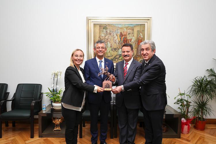 CHP Lideri Özel’e ziyaret Atakum Belediye Başkanı Av. Cemil Deveci,