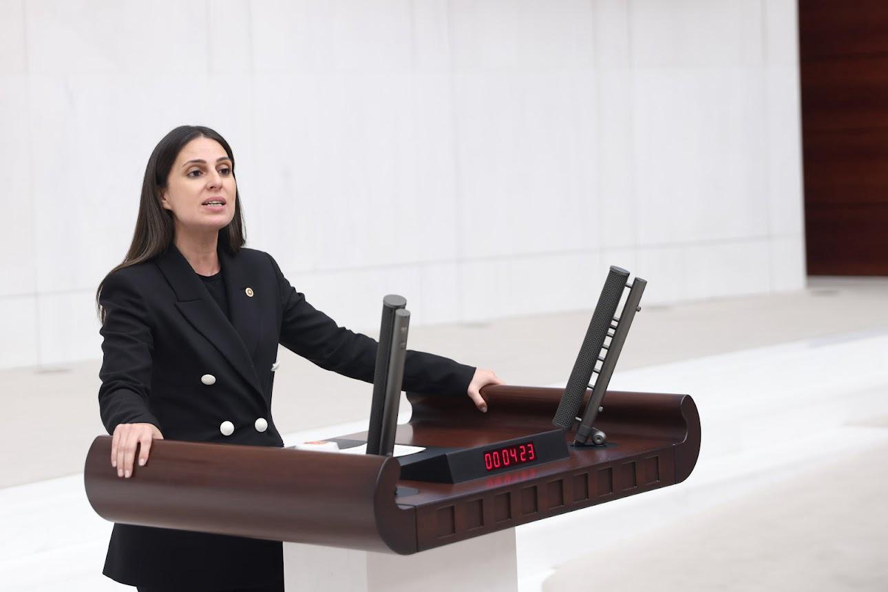 Muğla Milletvekili Gizem Özcan; “Büyük Önder Mustafa Kemal Atatürk’ü saygı, minnet ve<br>özlemle anıyorum” Muğla Milletvekili Avukat Gizem Özcan, 10 Kasım Atatürk’ü Anma Günü
