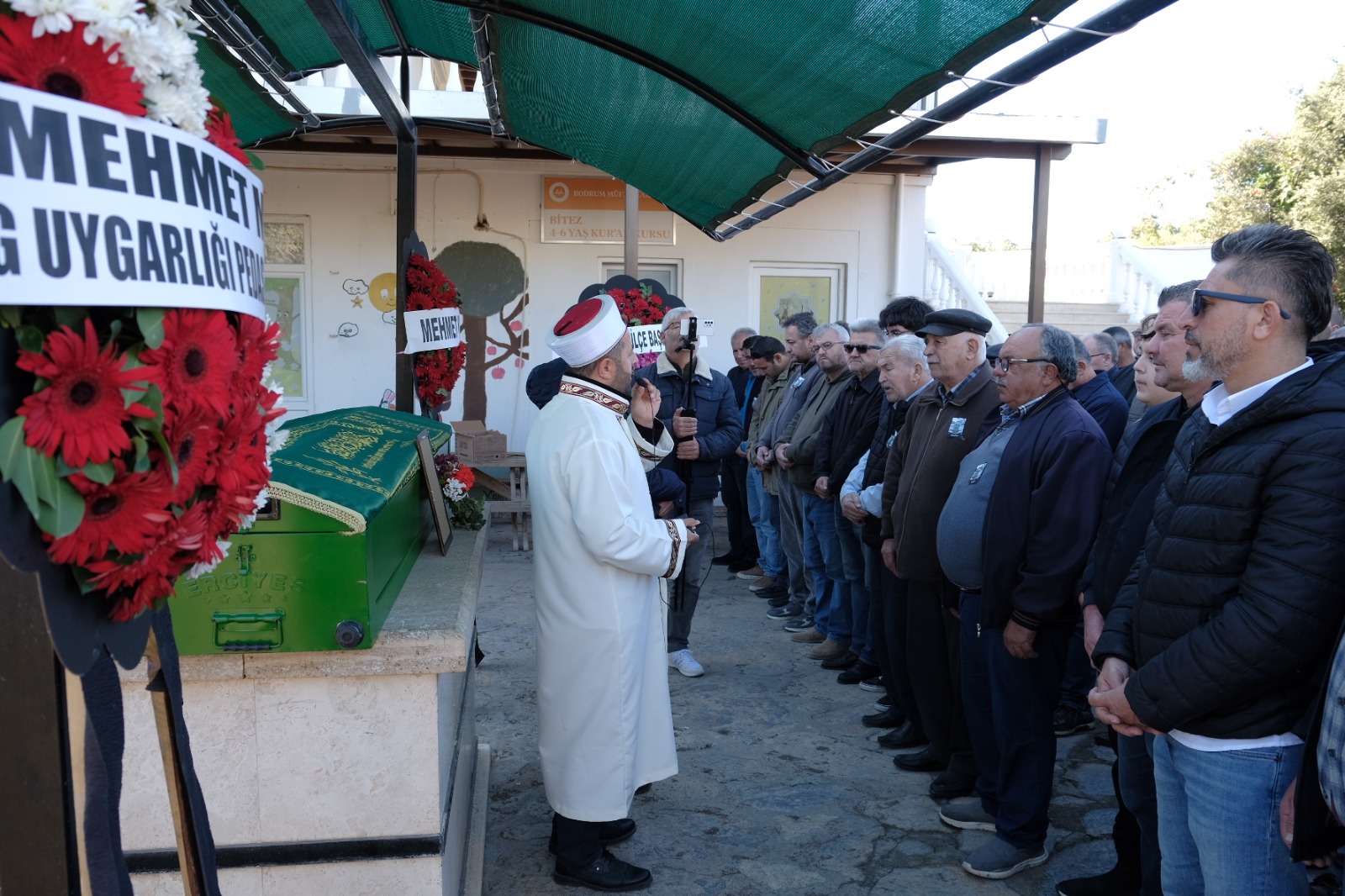 BELEDİYE PERSONELİ ÖZSEZGİN, SON YOLCULUĞUNA UĞURLANDI Bodrum Belediyesi’nde uzun yıllardır görev yapan ve geçirdiği trafik kazasısonucu