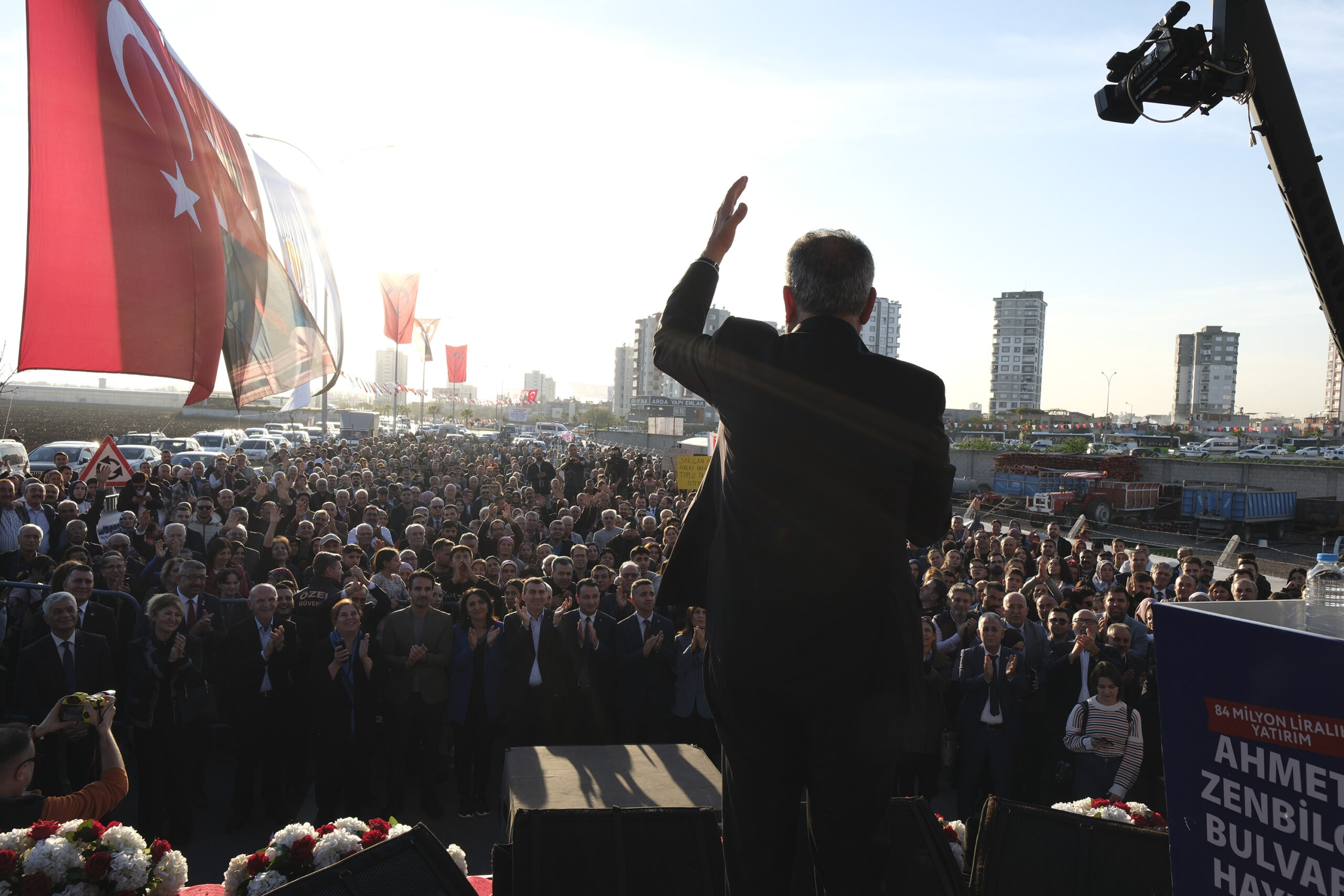 Adana Zeydan Karalar’la hizmete doyuyor Zeydan Karalar, Adana tarihinde görülmemiş