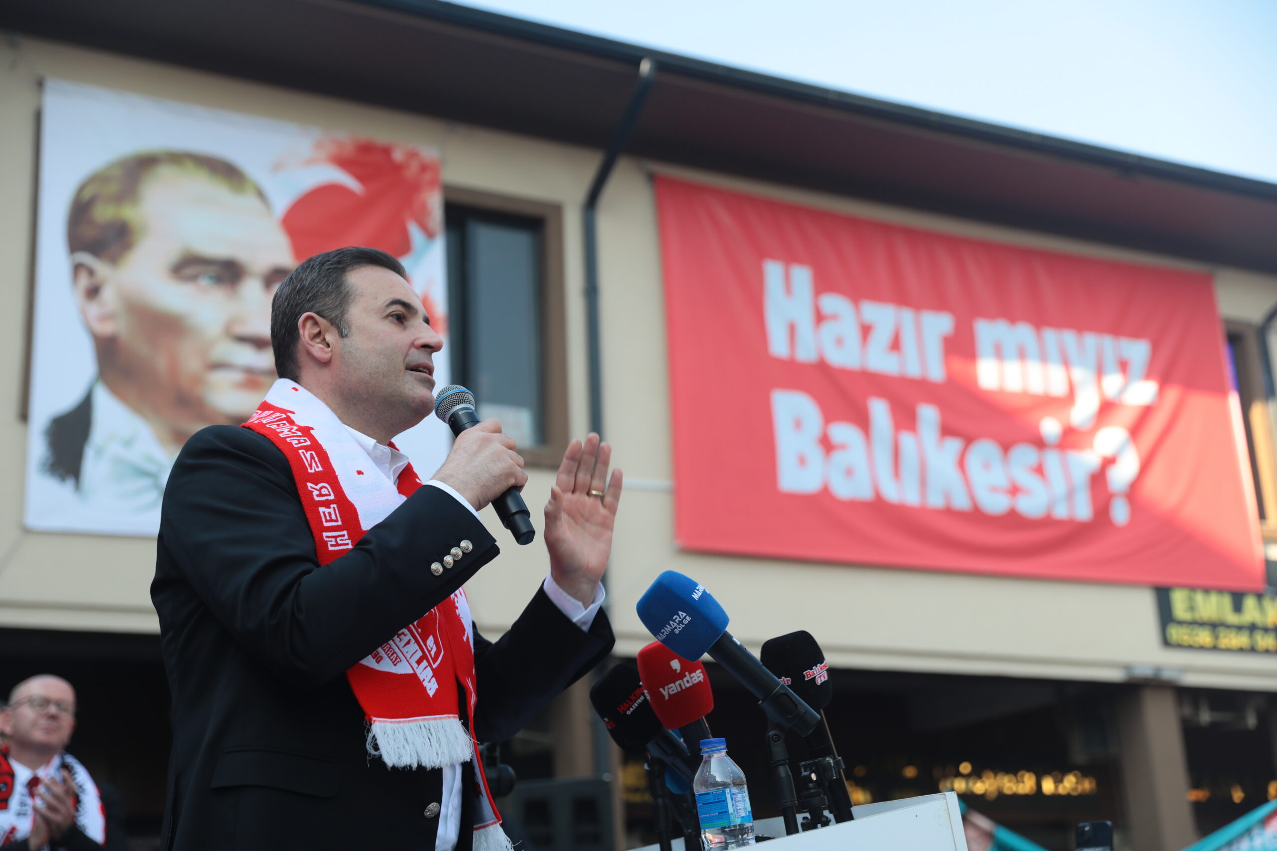 CHP’Lİ AKIN, BALIKESİRLİLERLE BULUŞTU:  ‘YENİ VİZYON, YENİ YÖNETİM, YENİ ANLAYIŞ’