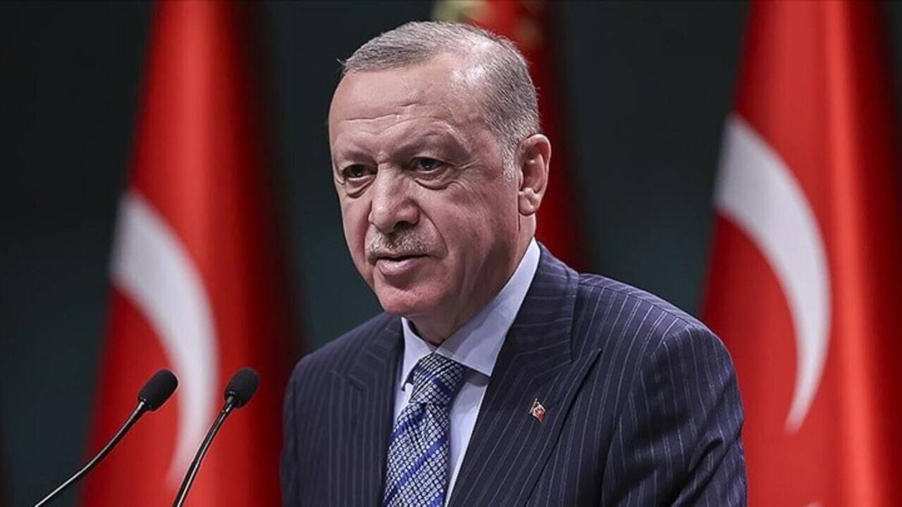 AKP’li Cumhurbaşkanı Erdoğan, Yunanistan dönüşü uçakta açıklamalarda bulundu. Yerel seçimlere