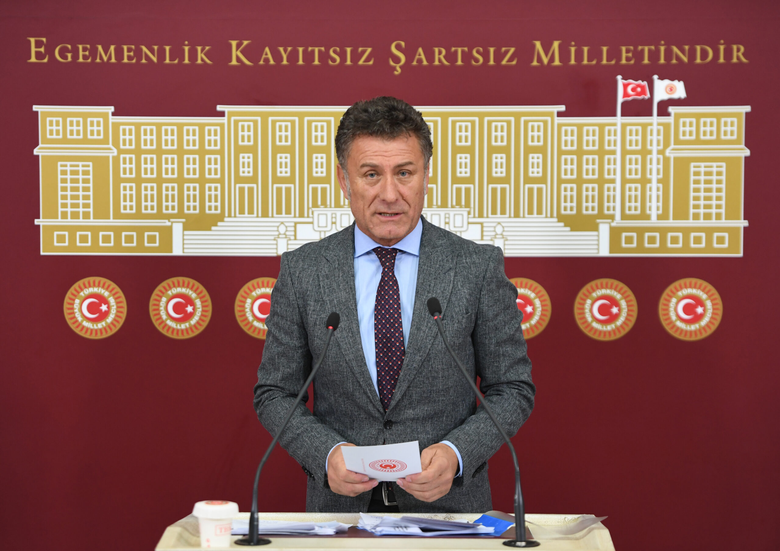 20 yılda 30 değişiklikDeğerli basın emekçileri, kitaplarda okusak, hikayeler yazılsa,