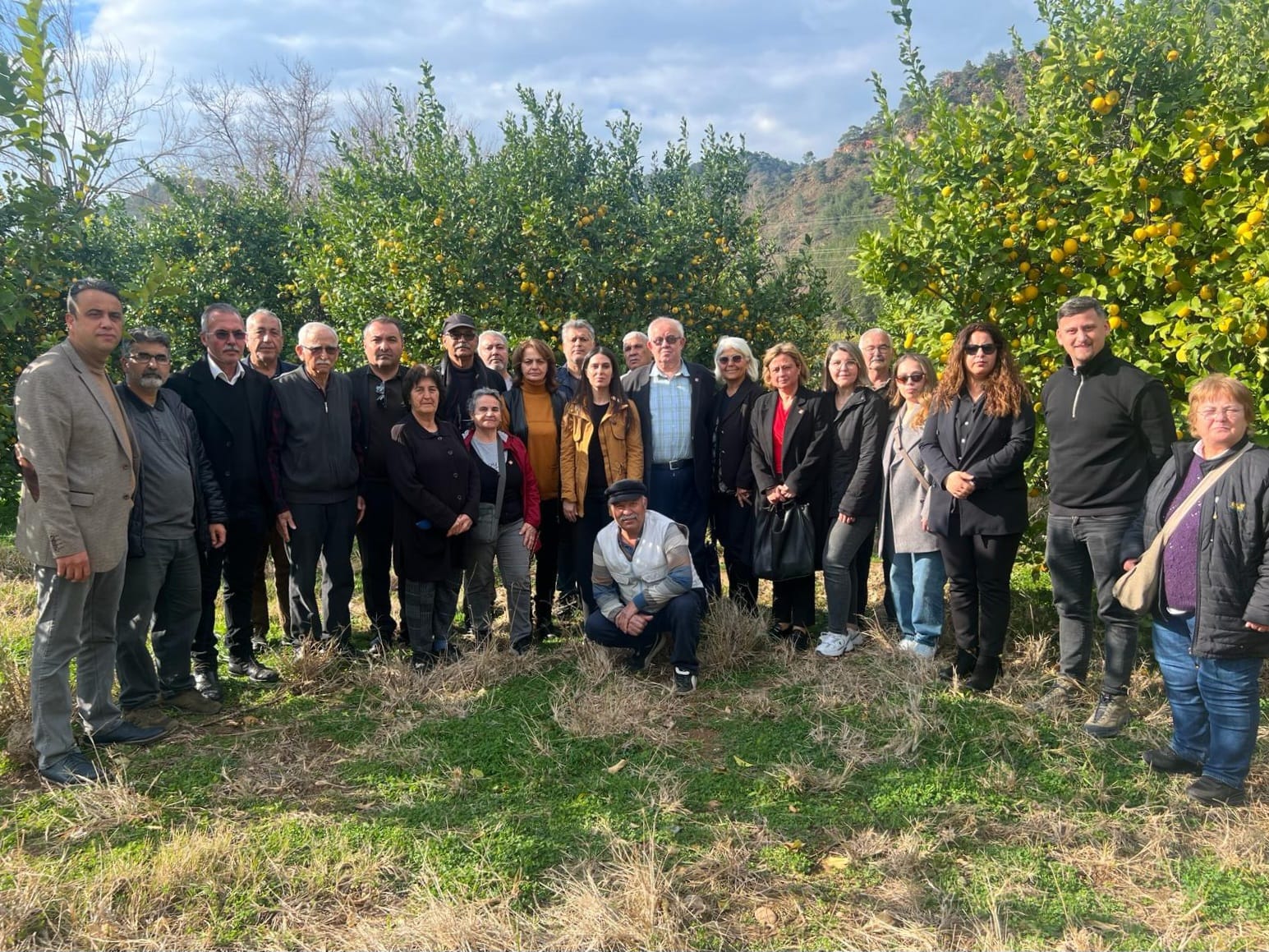 Muğla Milletvekili Özcan: “Ne yazık ki bu sene limon dalında kaldı.” Ortaca’daki limon bahçelerini gezerek üreticilerin sorun ve taleplerini dinleyenCHP Muğla