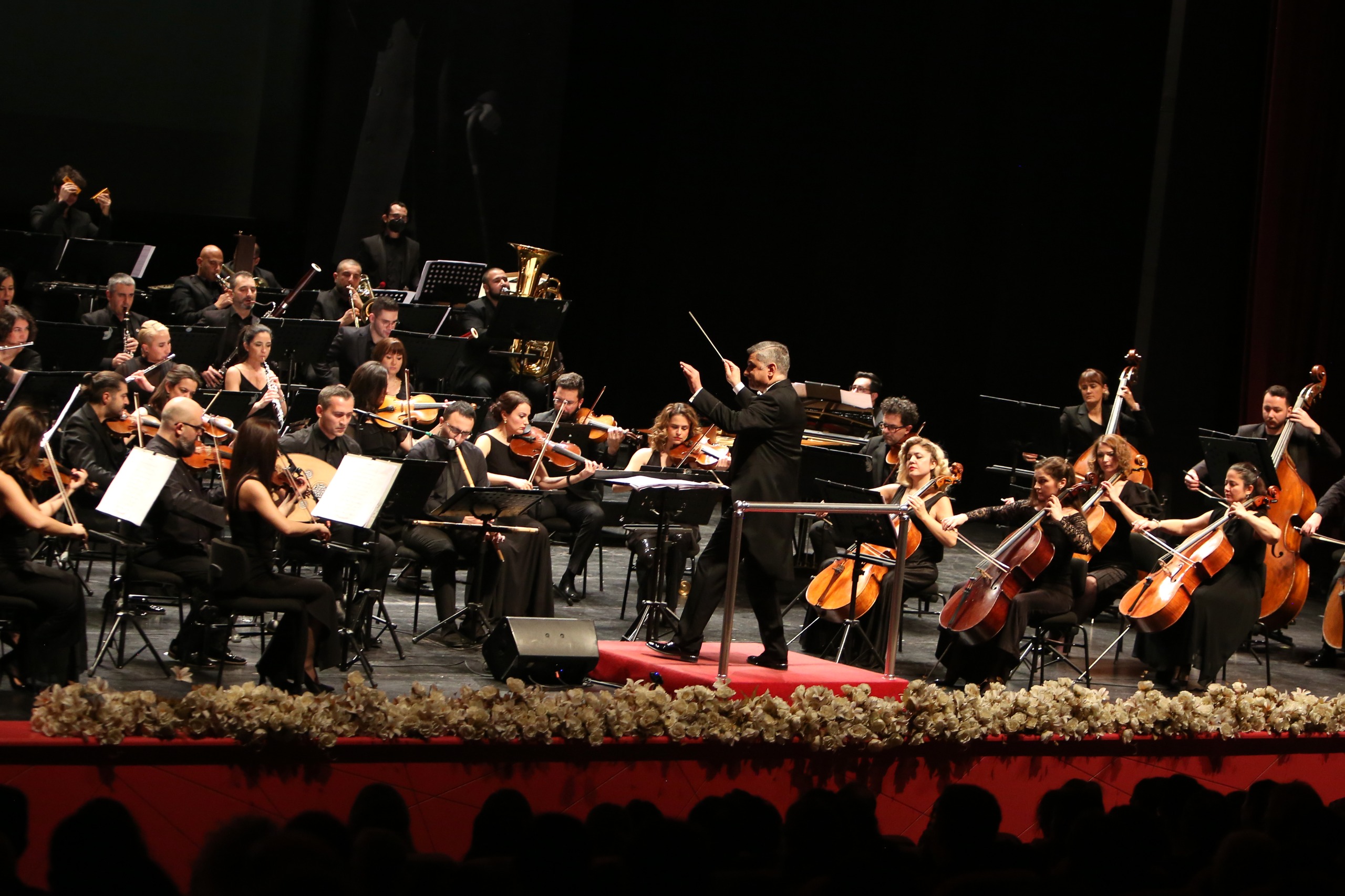 Eskişehir Büyükşehir Belediyesi Senfoni Orkestrası ünlü besteci Can Atilla’nın“Sultanlar Aşkına”