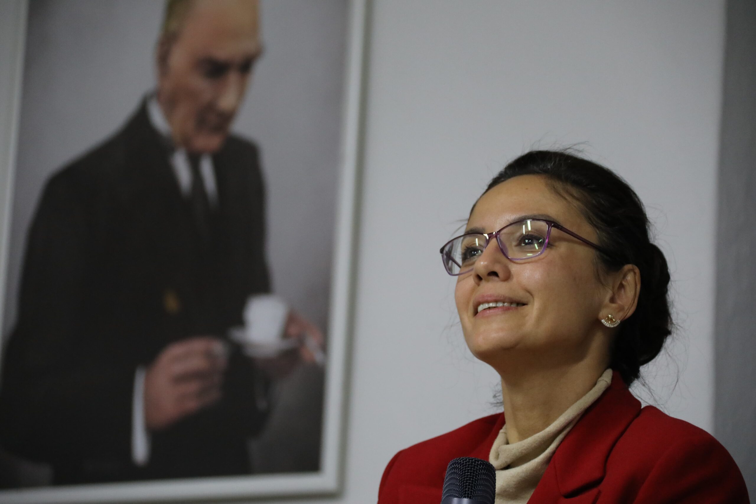 “HER MAHALLEMİZE ‘EŞİT HİZMET’ SÖZÜ VERİYORUM” Cumhuriyet Halk Partisi’nin (CHP)