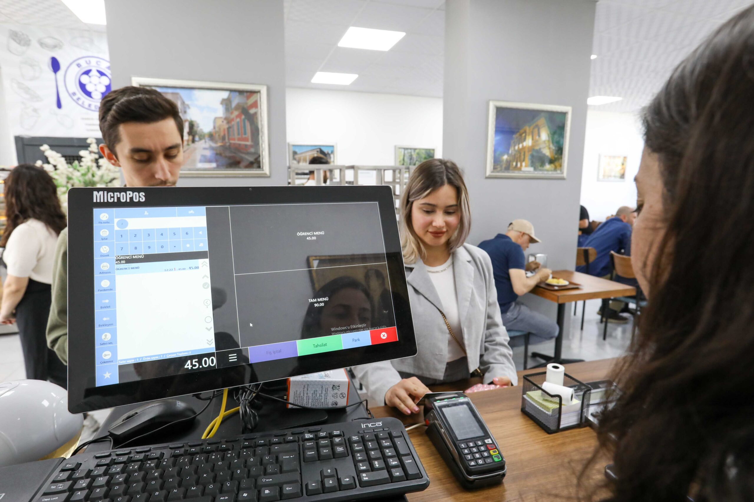 Buca Belediye Lokantası, öğrencilere ve dar gelirlilere can suyu oldu.