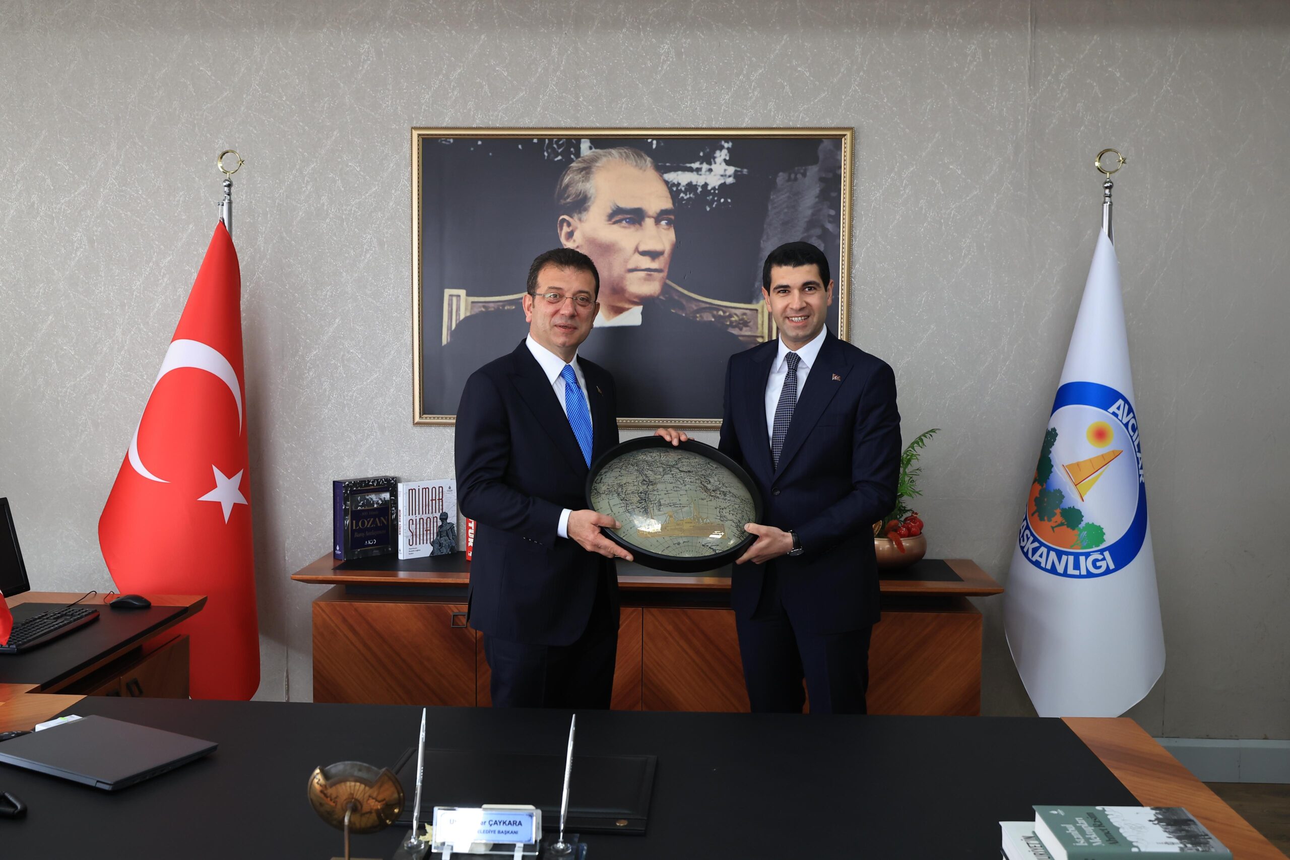 İBB Başkanı Ekrem İmamoğlu, Avcılar Belediye Başkanı Utku Caner Çaykara’ya