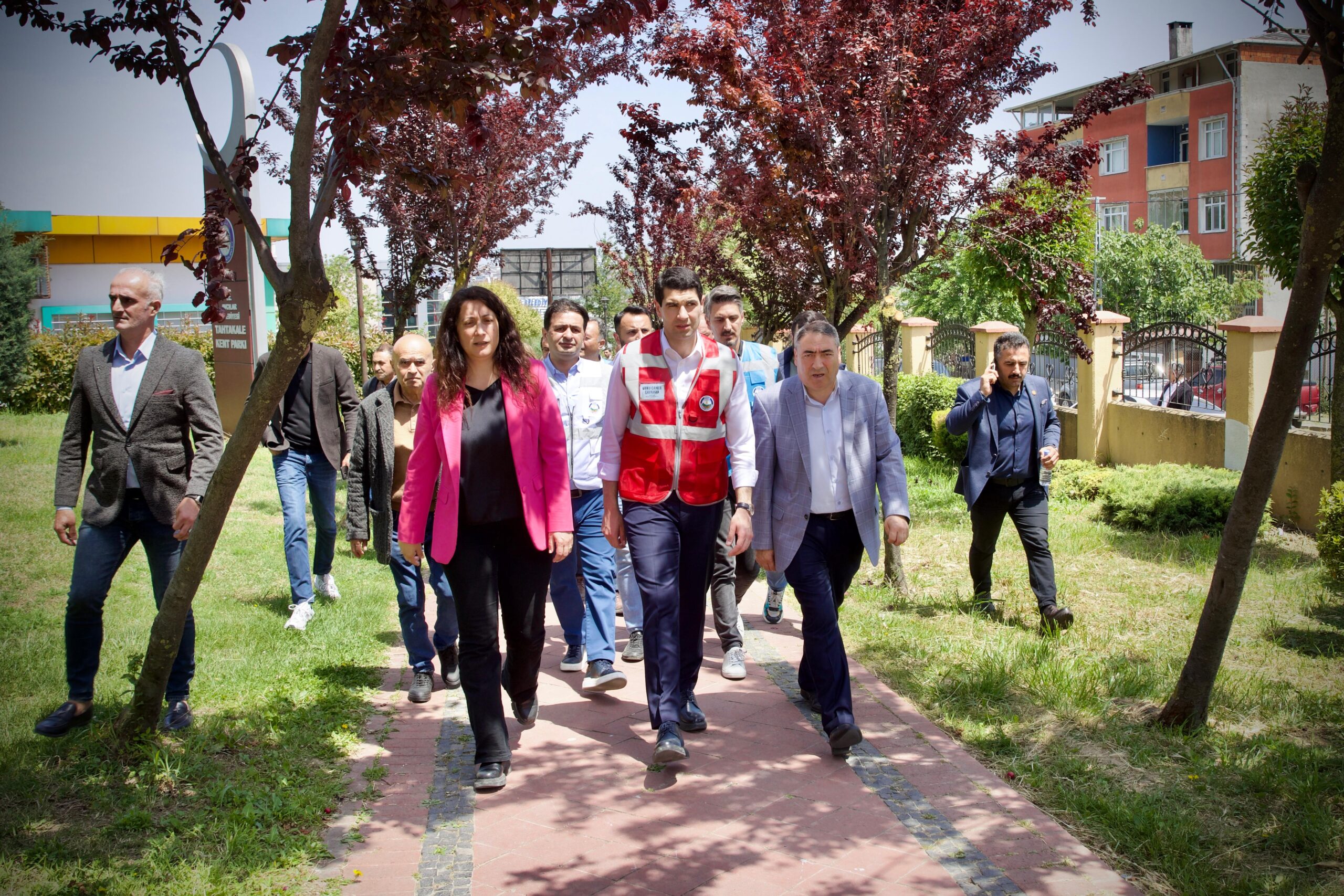 Avcılar’ın 10 mahallesinde başlayan hizmet seferberliği hız kesmeden devam ediyor.