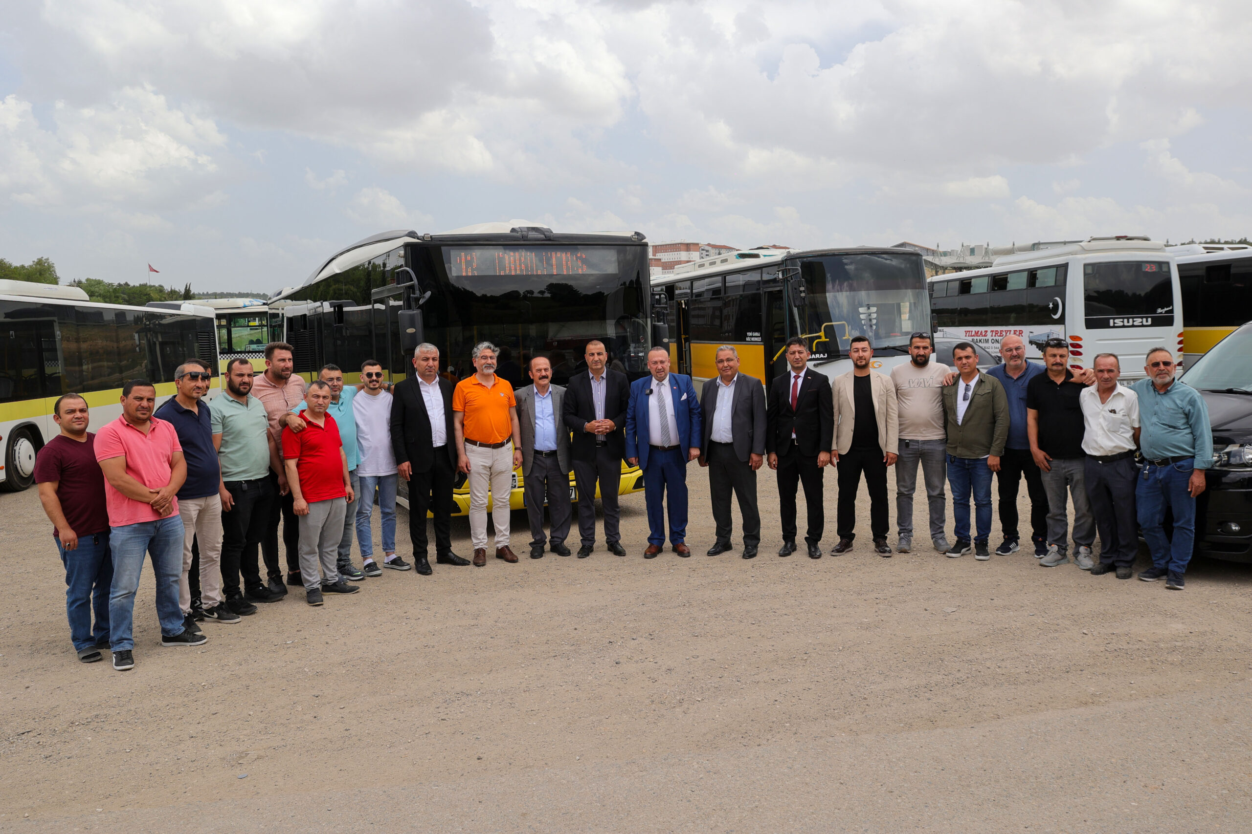 UŞAK’TA ULAŞIMDA MAĞDURİYET KALMAYACAK Uşak Belediye Başkanı Özkan Yalım, Tüm Özel Halk Otobüsleri Kooperatifleri