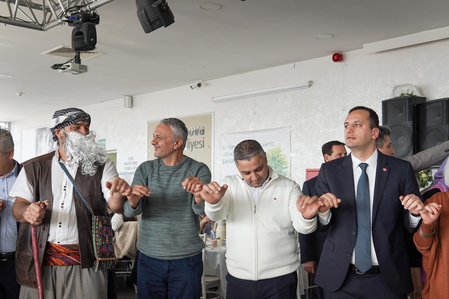 CHP’Lİ BAŞKAN ÖMER EŞKİ’DEN “KATLİAM” HALAYI! Bornova Belediyesi’nin genç Başkanı