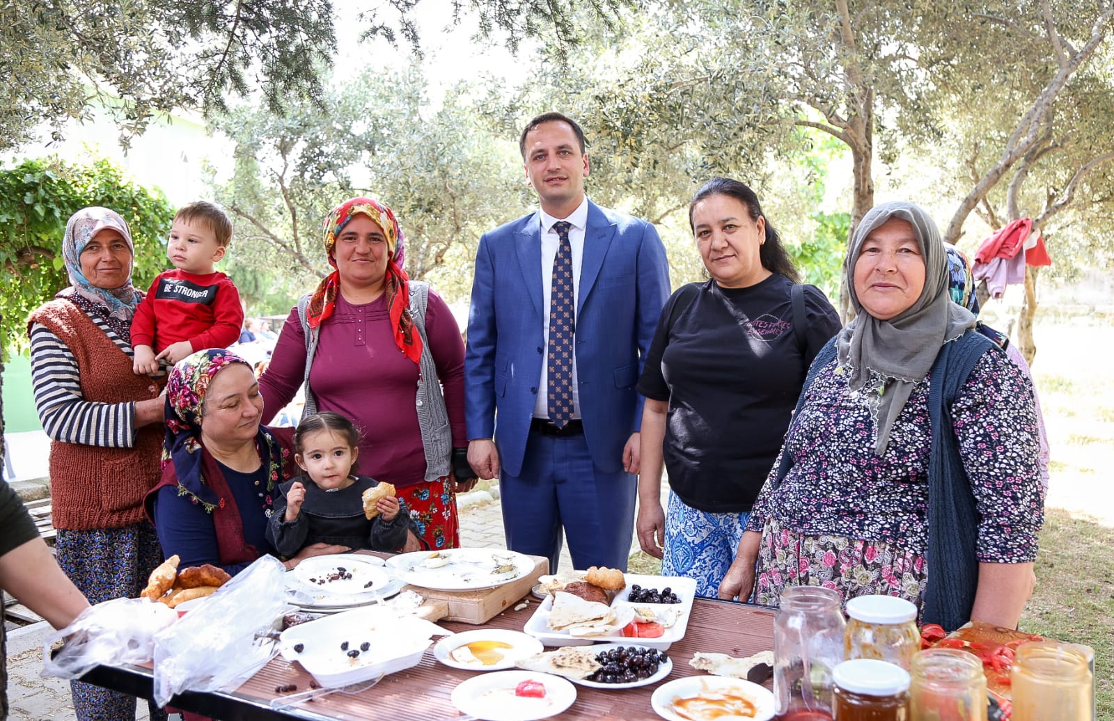 Başkan Eşki: “Tarlada ürün bırakmayacağız” Bornova Belediye Başkanı Ömer Eşki,
