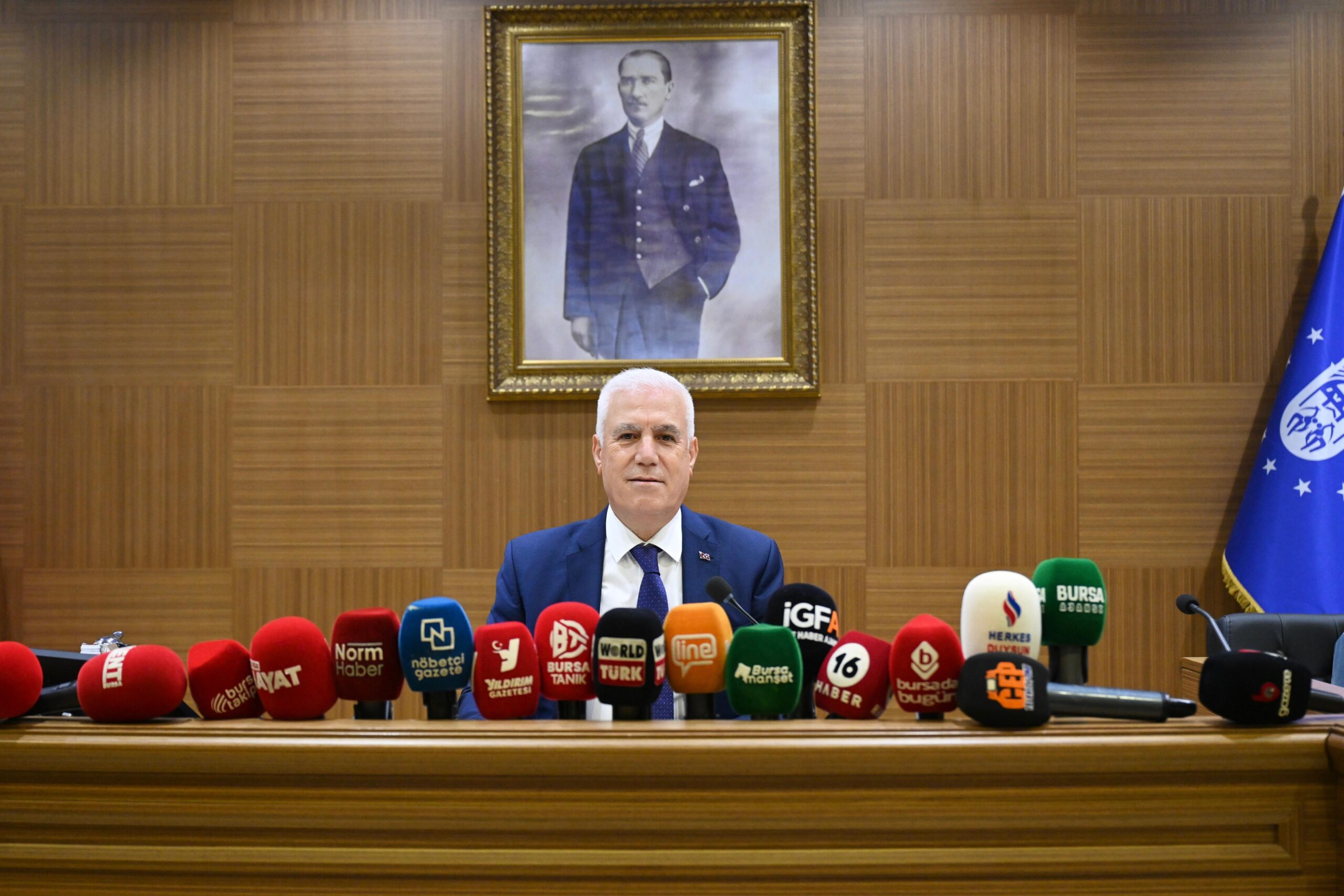Bursa Büyükşehir Belediye Başkanı Mustafa Bozbey, Besaş ekmeğine yapılan düzenlemeyle