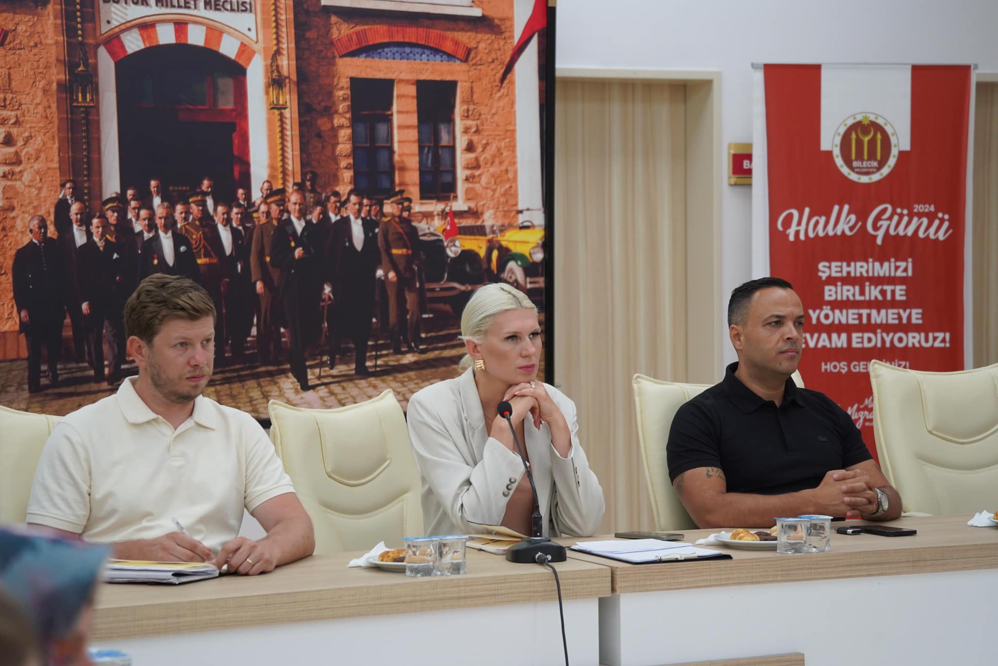 Belediye Başkanı Melek Mızrak Subaşı, Halk Günü’nde vatandaşları ağırlayarak, talep
