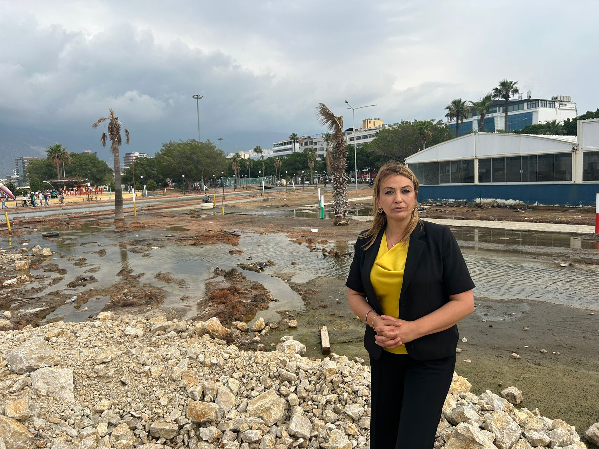 İskenderun Sahilinde aylardır çözülemeyen altyapı sorunlarının bölge hayatının günlük hayatınıolumsuz