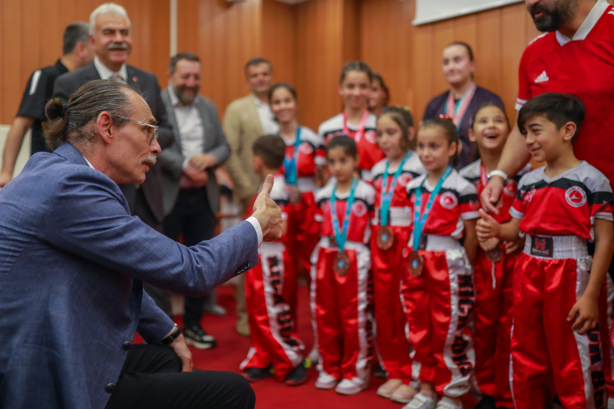Etimesgut Belediyesi Başkanı Sn. Erdal Beşikçioğlu, Belediyemizin Kickboks Milli Takım