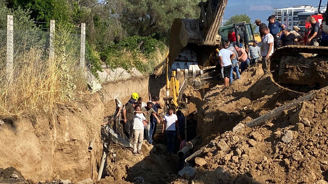 Aydın’ın Nazilli ilçesinde içme suyu isale hattı kazı çalışması sırasında