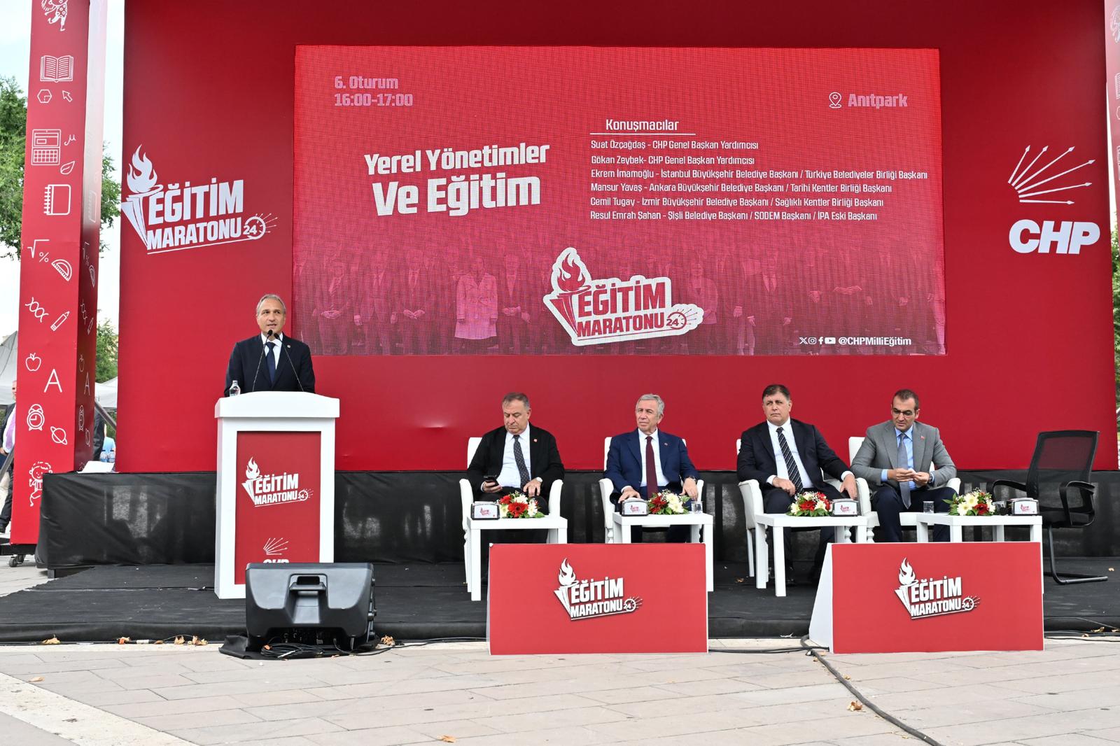İzmirli yoksul öğrenciler aç kalmayacakBaşkan Tugay okul kantinlerinin ihalelerine girdiklerini