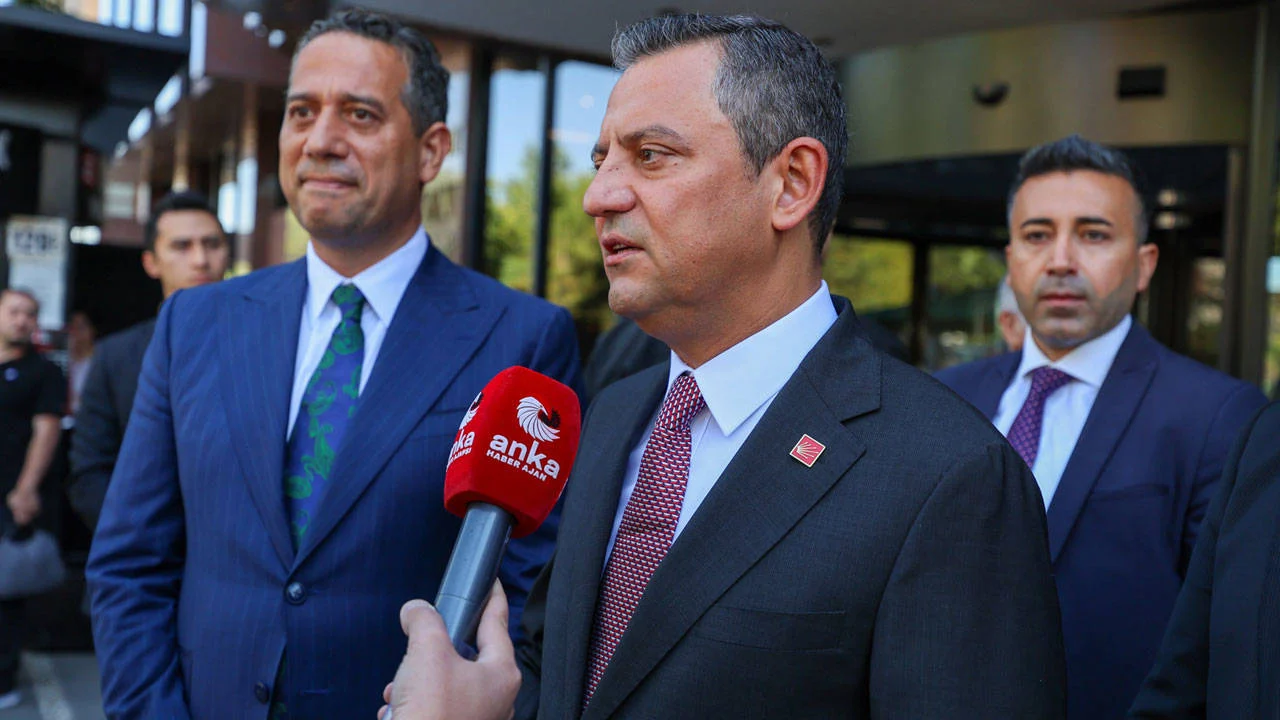 CHP Genel Başkanı Özgür Özel, ekonomideki olumsuz gidişata dikkat çekerek