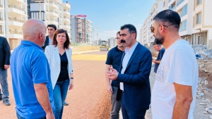 Diyarbakır Büyükşehir Belediyesi Eş Başkanları Serra Bucak ve Doğan Hatun,