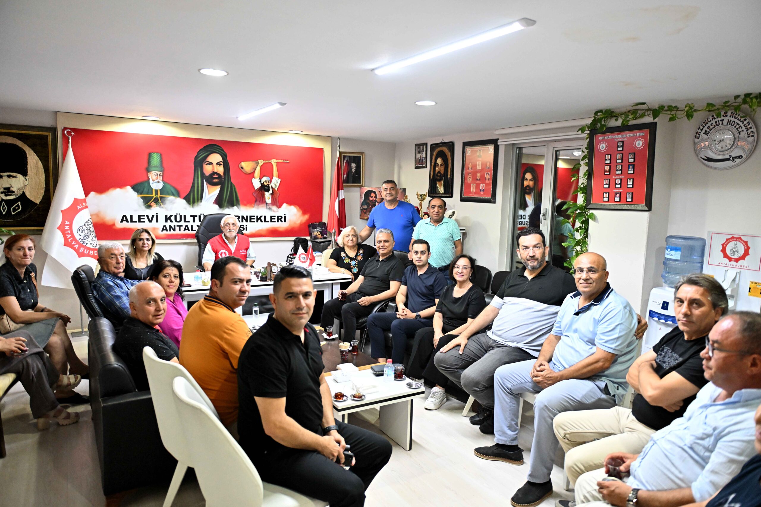 Başkan Uysal, ‘Birlikteliğimizden memnunum’ Antalya’da Muratpaşa Belediye Başkanı Ümit Uysal, Hacı Bektaş Veli Kültür