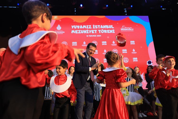 İBB’nin Yuvamız İstanbul kreşlerinden 2055 çocuk mezun olarak ilkokula geçiş