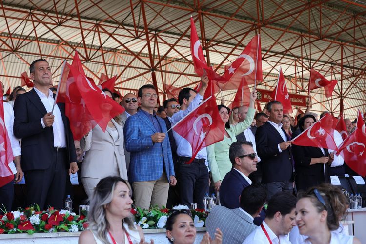 CHP Genel Başkanı Özgür Özel, TBB ve İBB Başkanı Ekrem