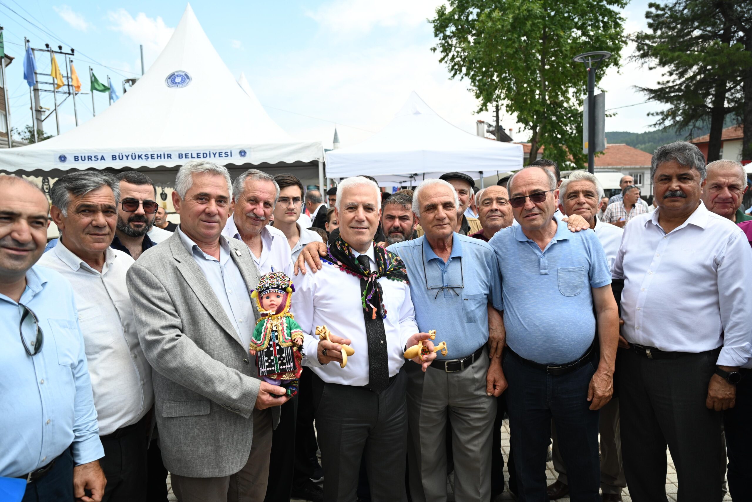Bursa Büyükşehir Belediye Başkanı Mustafa Bozbey’in sorunları yerinde tespit edip