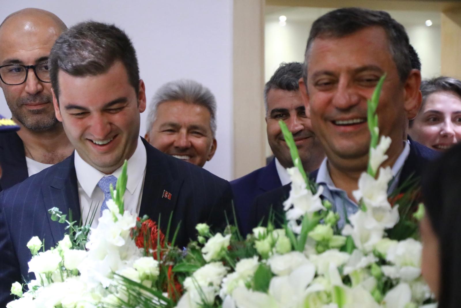 Genel Başkan Özel’den Belediyeye Ziyaret Cumhuriyet Halk Partisi Genel Başkanı